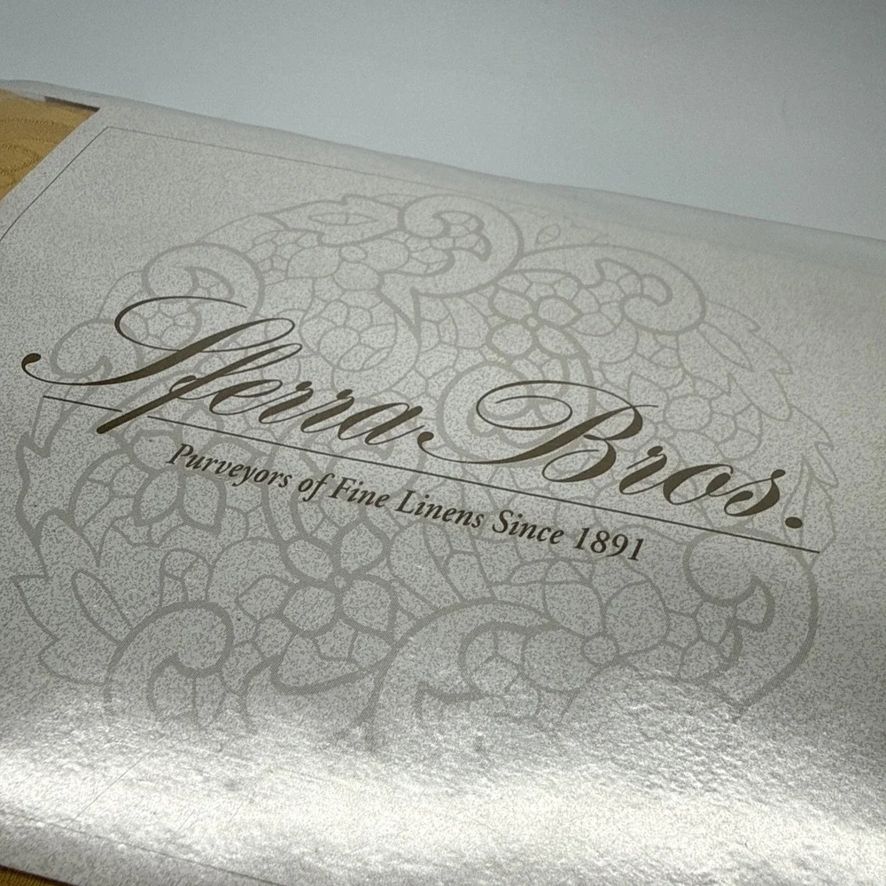 Sferra Acanthus Tablecloths Gold & White Oblong 70